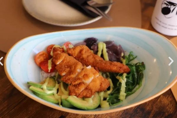 Poke de pollo crujiente