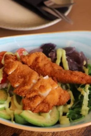 Poke de pollo crujiente